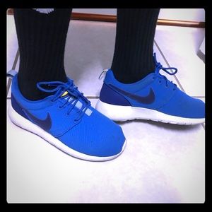 Youth Nike roche track shoes
